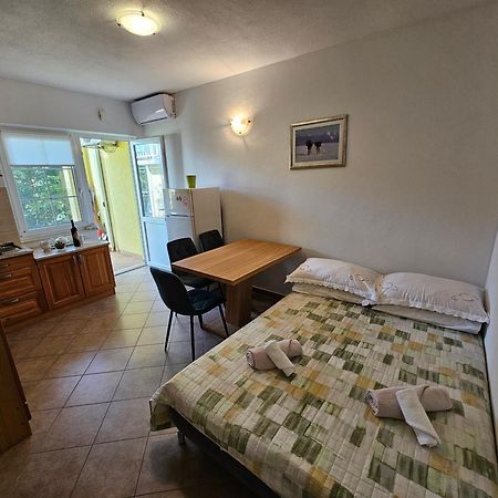 Apartmani Natasa ロクヴァ・ロゴズニツァ エクステリア 写真
